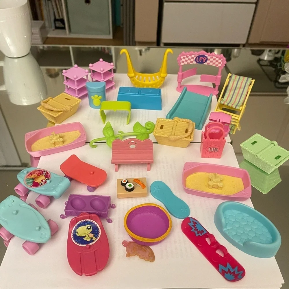 LPS - Littlest Pet Shop Accessories Lot
